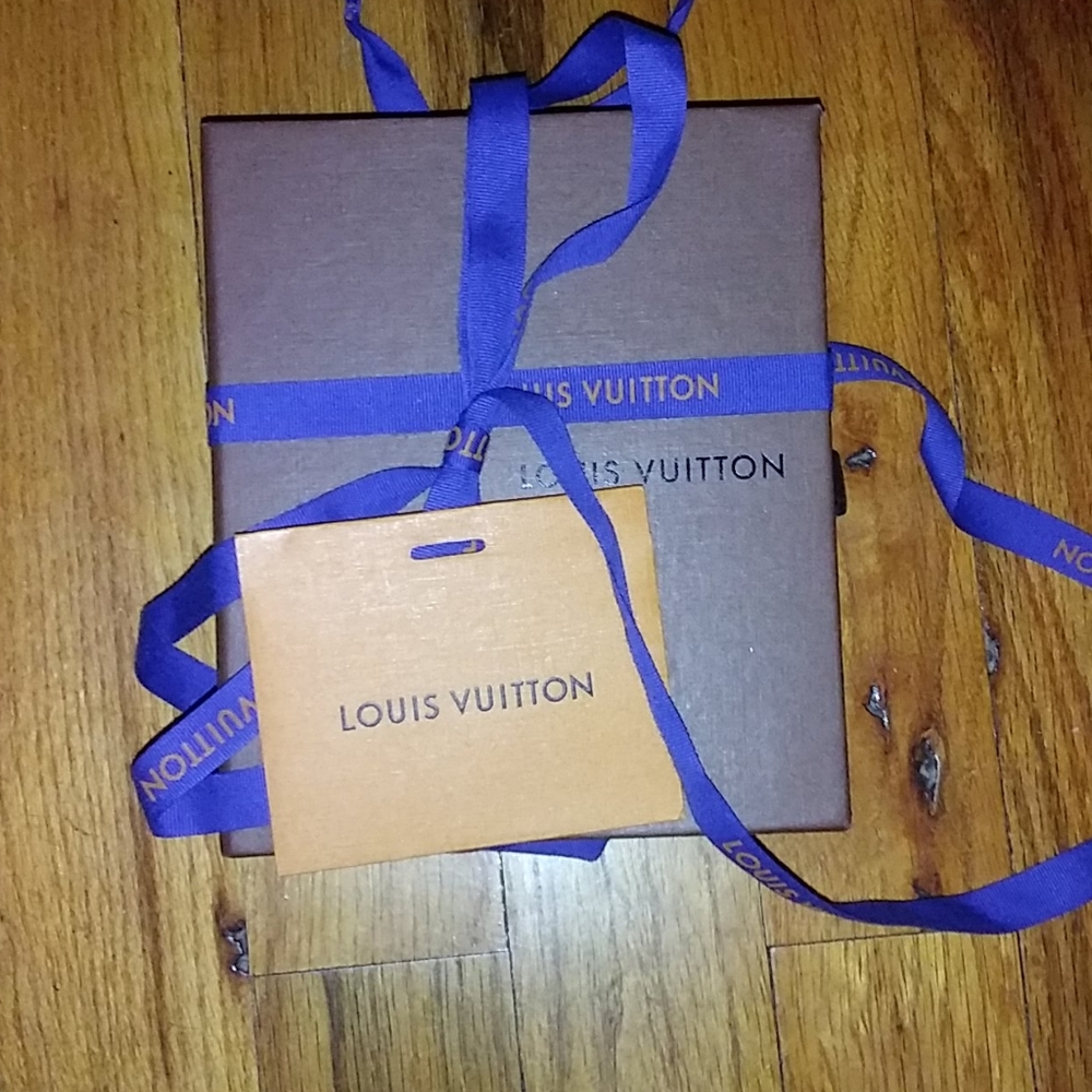 Louis Vuitton box with Ribbon